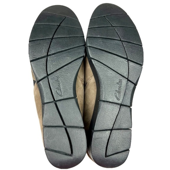 Clarks Daelyn Monarch Slip On Comfort Shoes Olive Tan Suede Elasticized Sides 9 - Picture 7 of 14